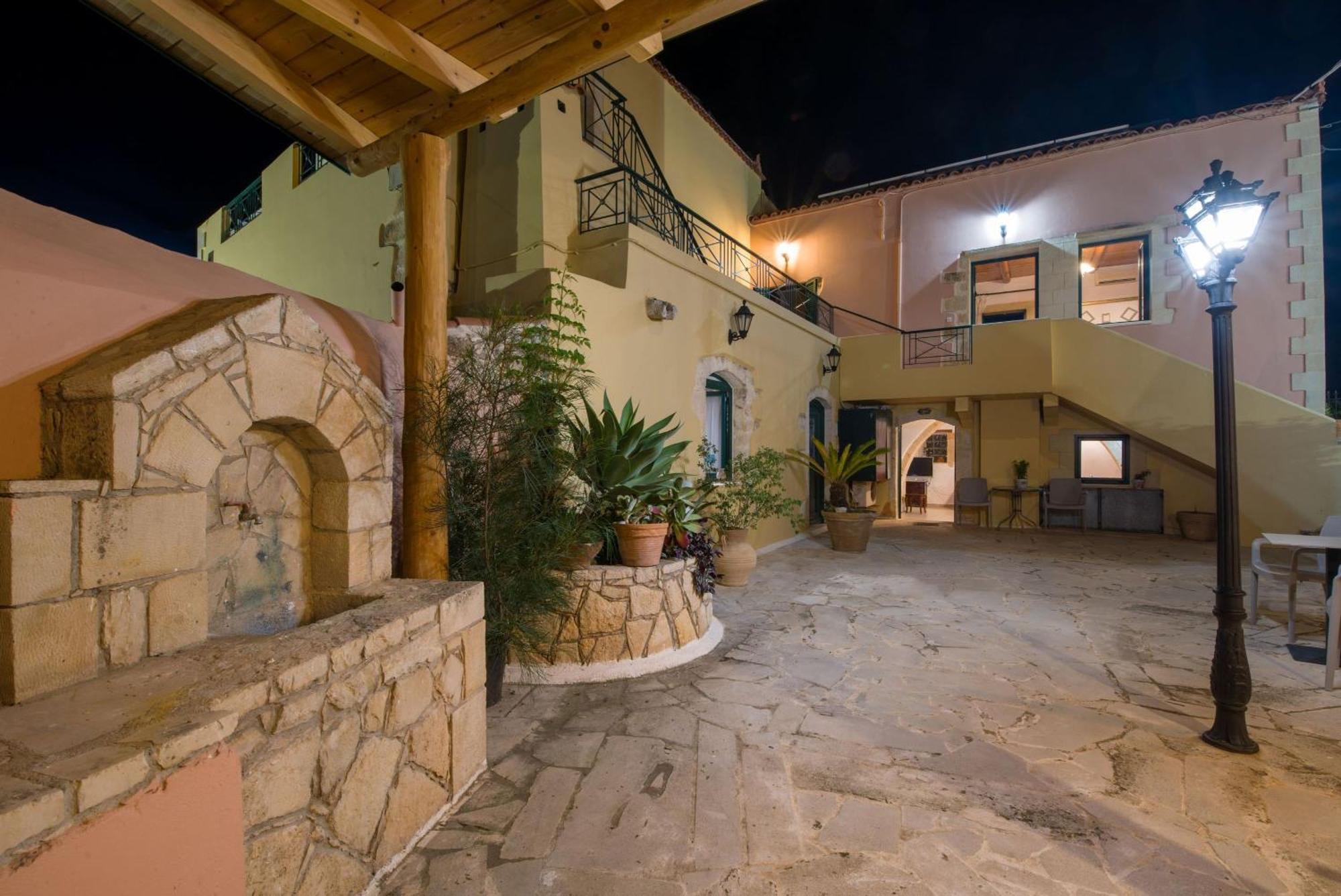 Skandalis Apartments With Pool Хорафакия Экстерьер фото