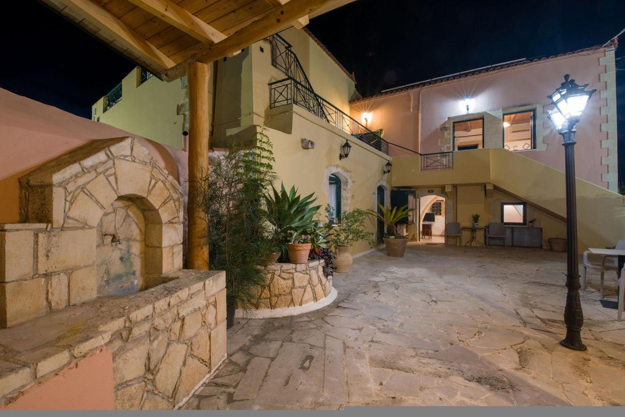 Skandalis Apartments With Pool Хорафакия Экстерьер фото